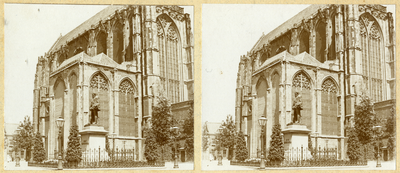 808407 Gezicht op de Domkerk (Munsterkerkhof) te Utrecht met op de voorgrond het standbeeld van Jan van Nassau.N.B.: In ...